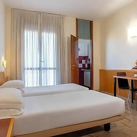 Hotel Ih Argonne Park 3*
